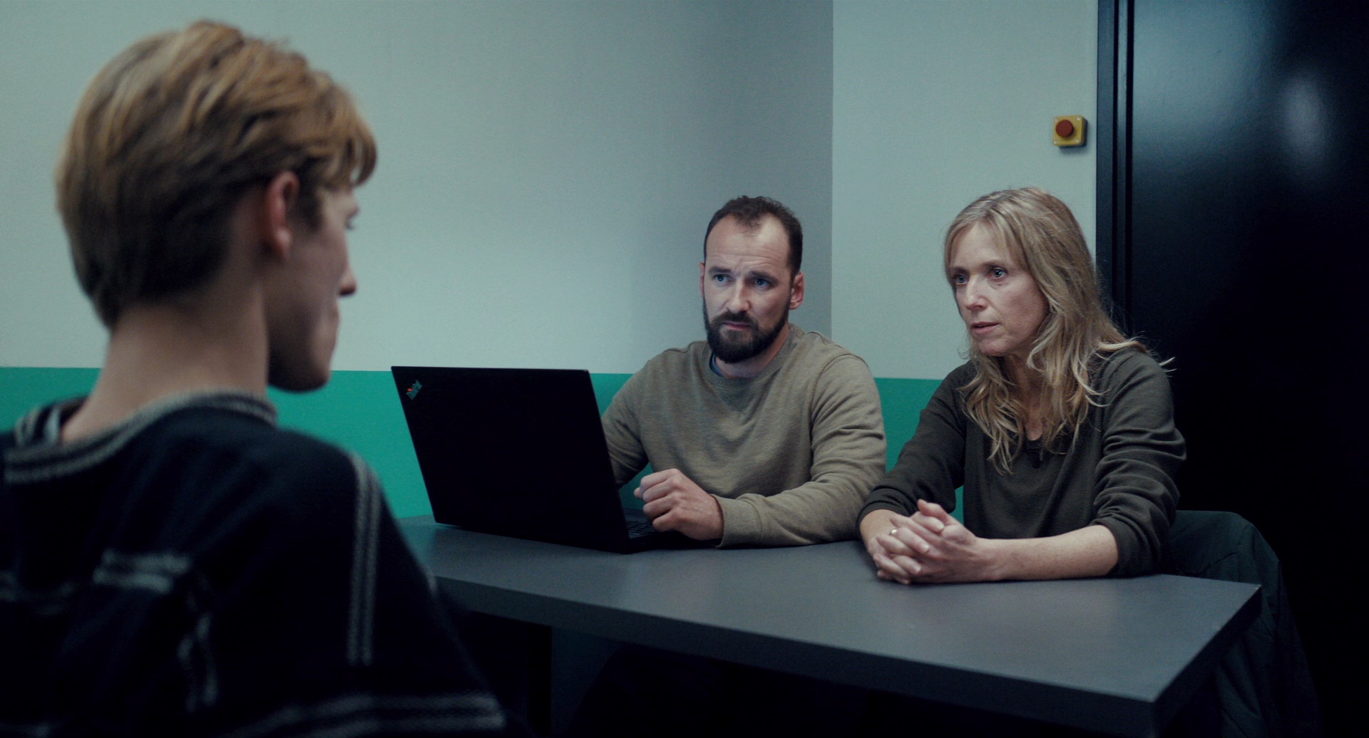 137号案件 [简繁字幕].Dossier.137.2025.1080p.BluRay.x265.10bit.DTS-CTRLHD 7.60GB-2.png