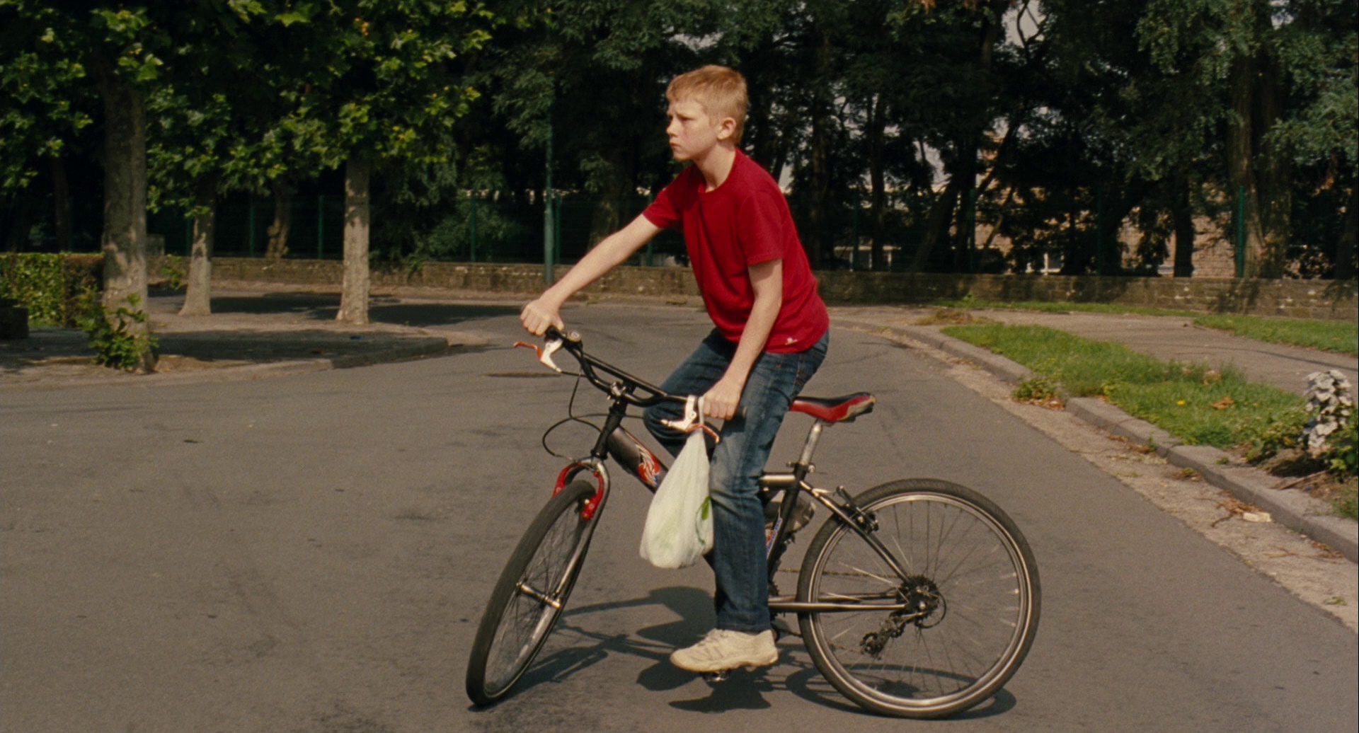 单车少年 [国英多音轨].The.Kid.with.a.Bike.2011.Criterion.Collection.BluRay.1080p.DTS.2Audio.x264-DreamHD 10.09GB-4.png