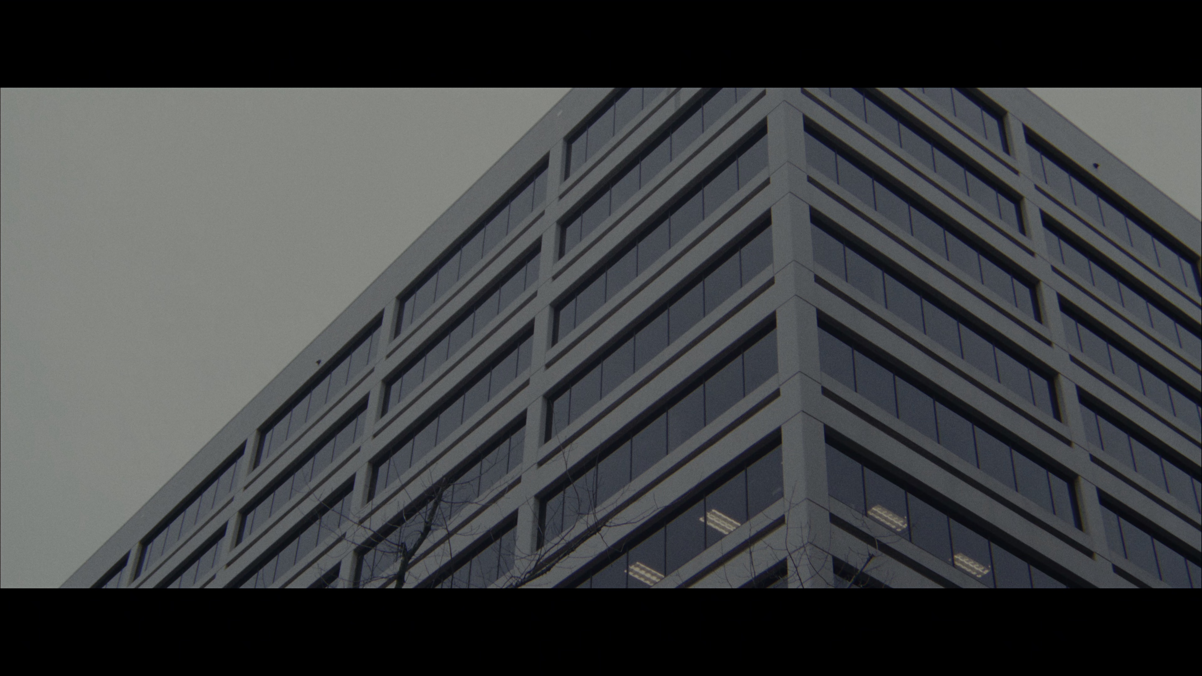 体坛秘史：监狱拓荒者 [简繁英字幕].Untold.Jail.Blazers.2026.2160p.NF.WEB-DL.DDP.5.1.Atmos.H.265-DreamHD 8.72GB-5.png