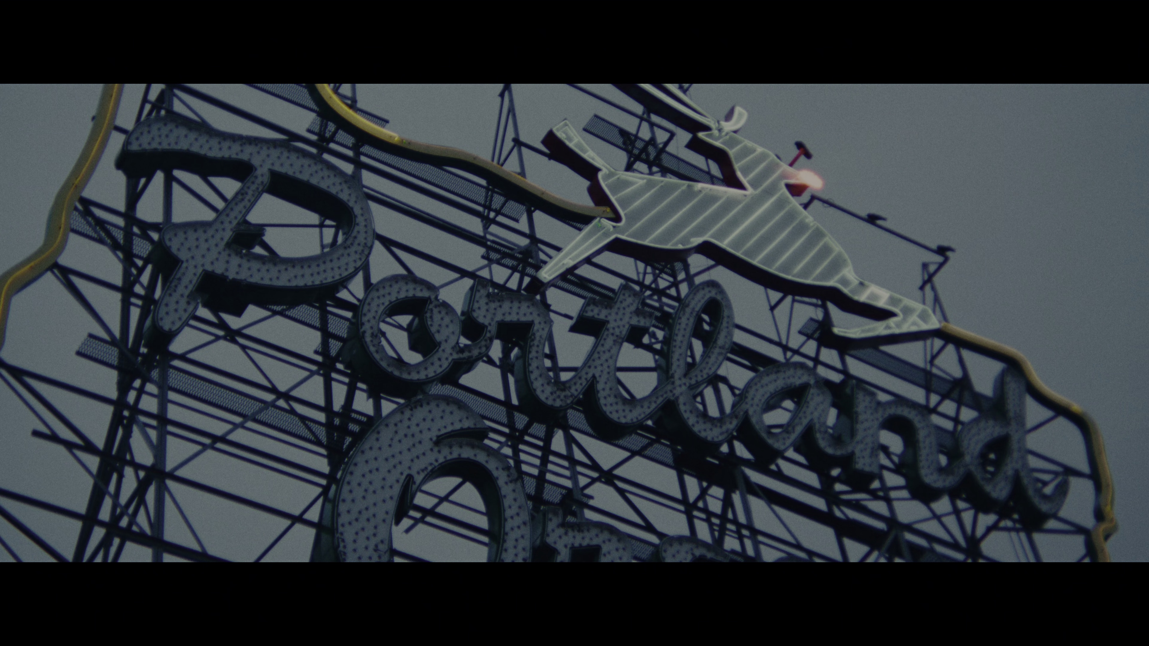 体坛秘史：监狱拓荒者 [简繁英字幕].Untold.Jail.Blazers.2026.2160p.NF.WEB-DL.DDP.5.1.Atmos.H.265-DreamHD 8.72GB-7.png