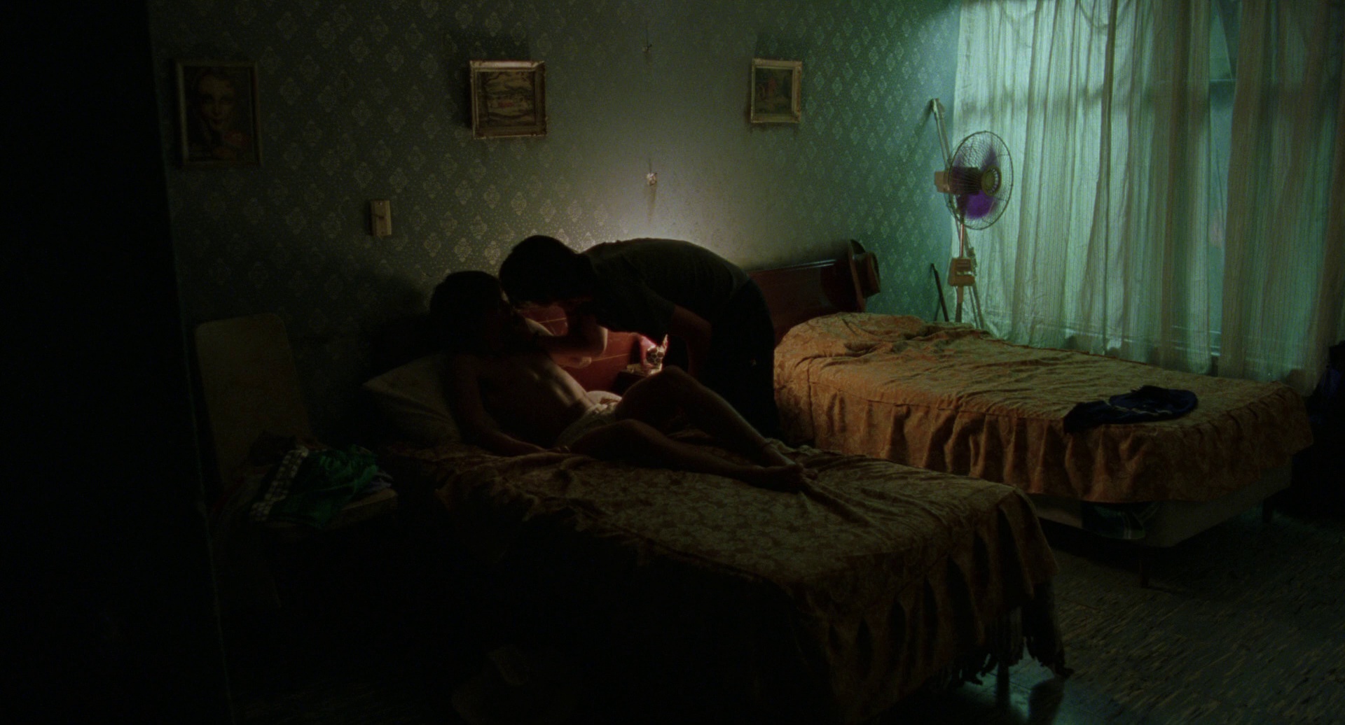 你妈妈也一样 [中文字幕].Y.Tu.Mama.Tambien.2001.BluRay.1080p.DTS.x264-DreamHD 12.50GB-5.png