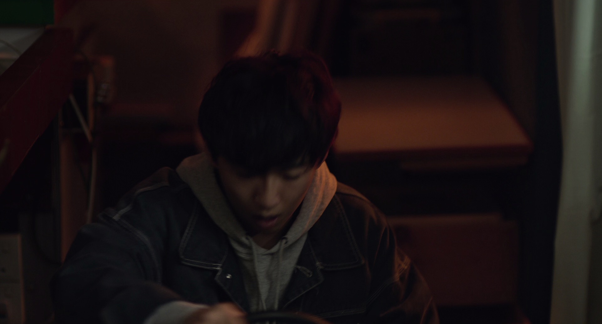 灯火阑珊 [国语音轨/简繁英字幕].A.Light.Never.Goes.Out.2022.Bluray.1080p.TrueHD5.1.x265.10bit-DreamHD 7.27GB-2.png