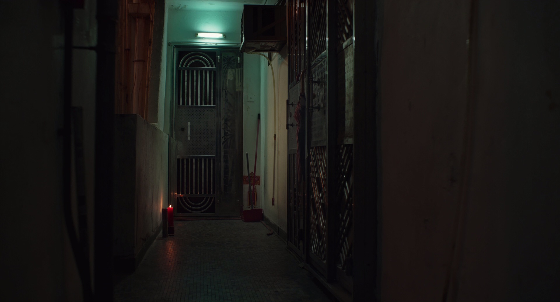 灯火阑珊 [国语音轨/简繁英字幕].A.Light.Never.Goes.Out.2022.Bluray.1080p.TrueHD5.1.x265.10bit-DreamHD 7.27GB-3.png