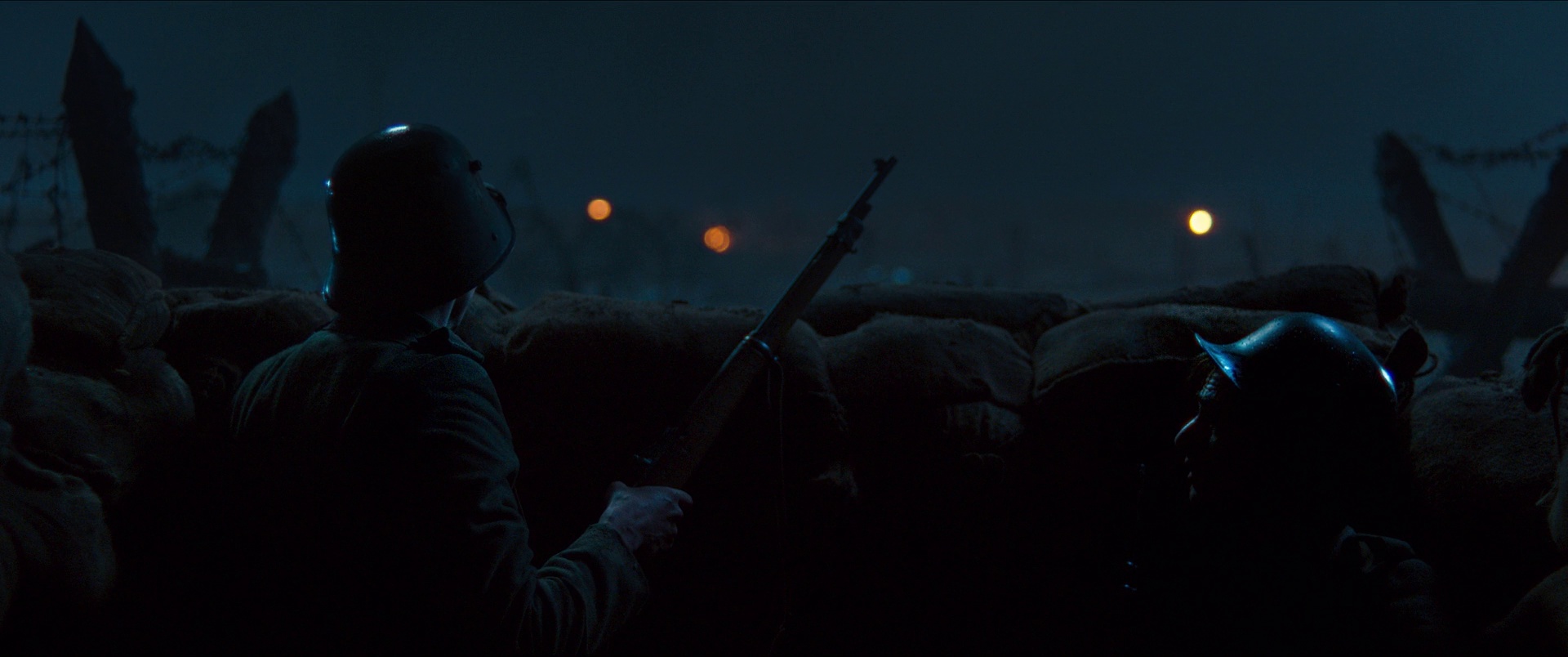 西线无战事 [中英字幕].All.Quiet.on.the.Western.Front.2022.BluRay.1080p.TrueHD7.1.x264-DreamHD 18.20GB-2.png