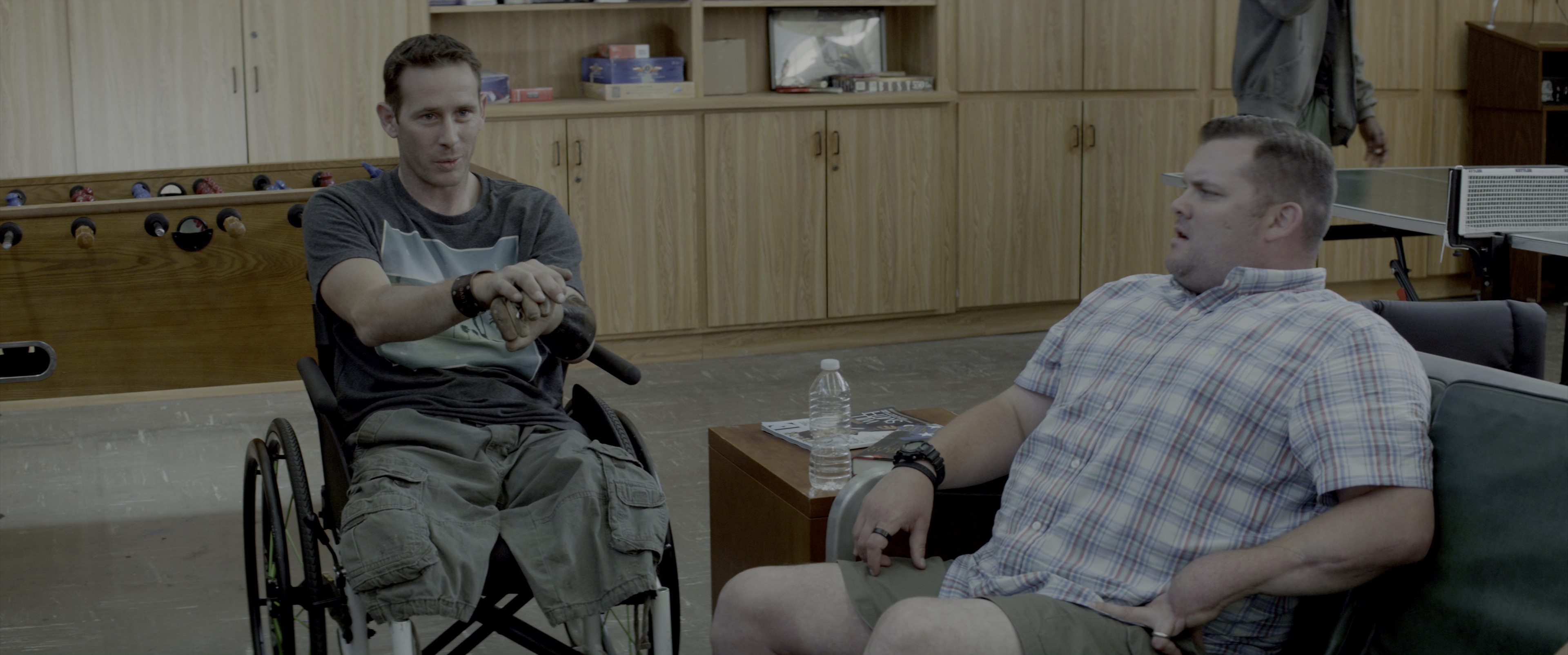 美国狙击手 [国粤英多音轨/简繁英字幕].American.Sniper.2014.Bluray.2160p.TrueHD7.1.HDR.x265.10bit-DreamHD 24.71GB-7.png