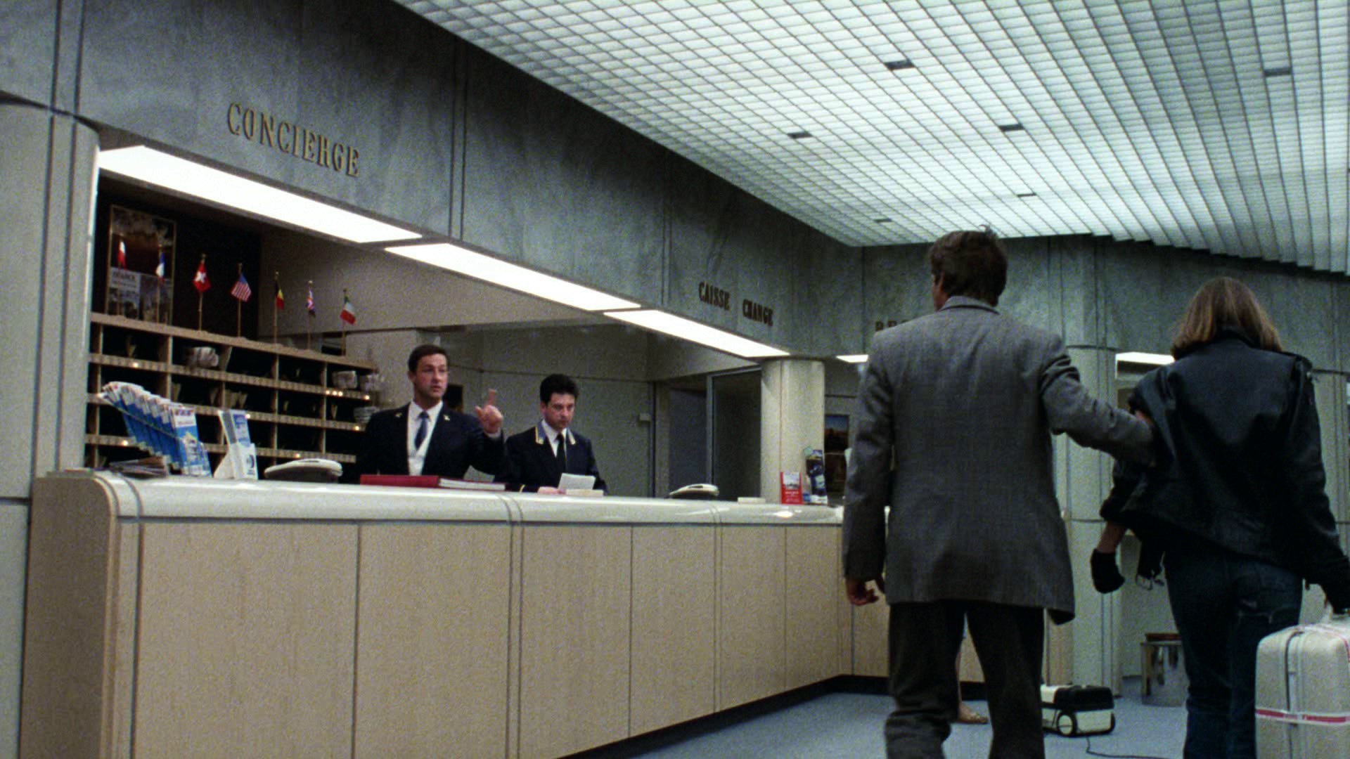 惊狂记 [国英多音轨/中文字幕].Frantic.1988.BluRay.1080p.AAC.x264-DreamHD 3.68GB-5.png