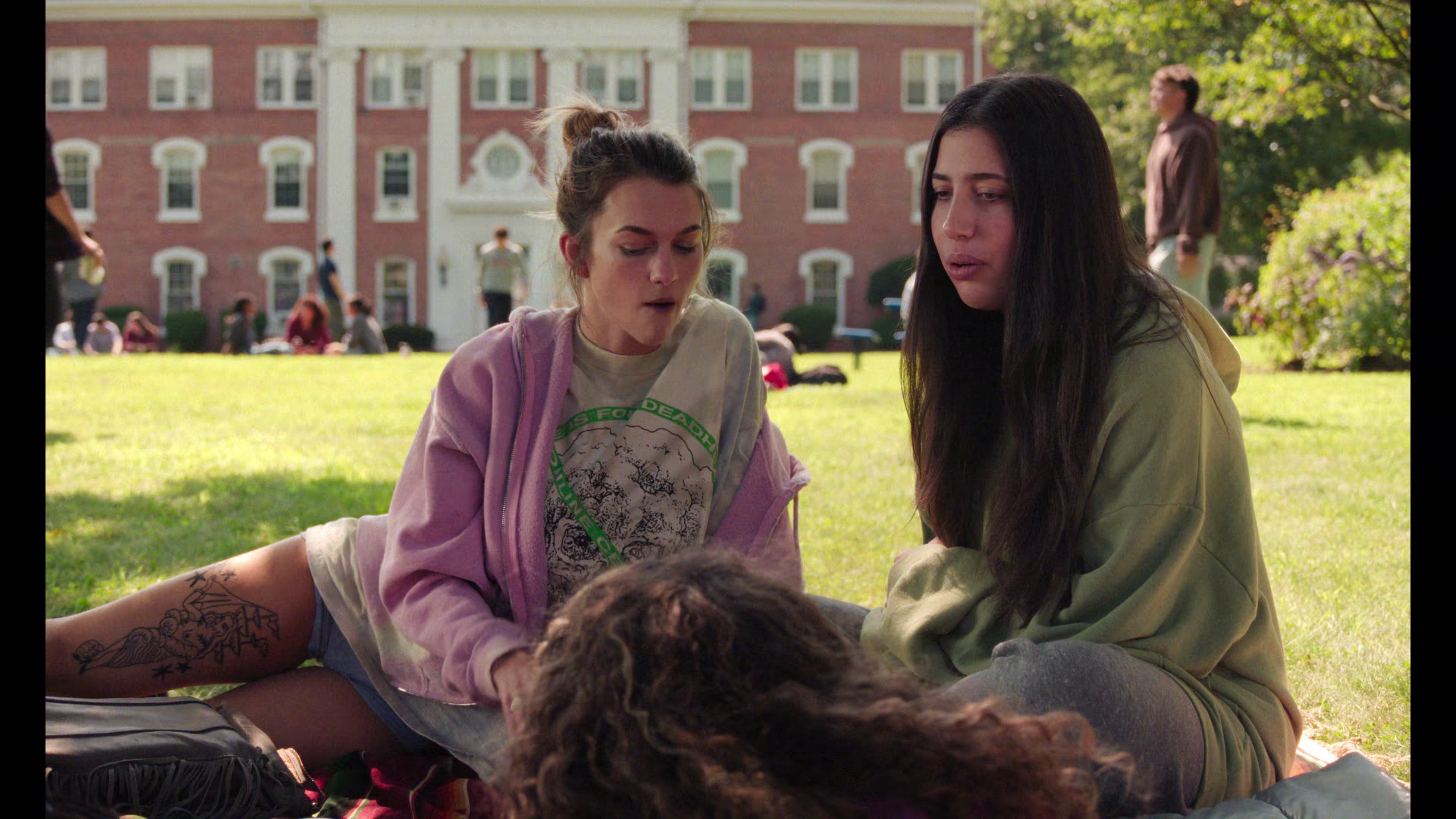 室友 [简繁英字幕].Roommates.2026.2160p.NF.WEB-DL.DDP5.1.Atmos.H.265-PandaQT 12.66GB-3.png