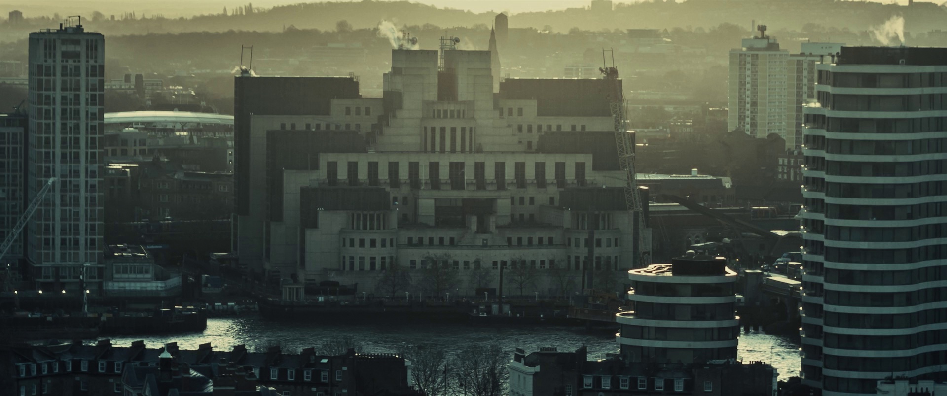 庇护之地 [国英多音轨/简繁英字幕].Shelter.2026.BluRay.1080p.TrueHD5.1.x264-DreamHD 12.69GB-3.png