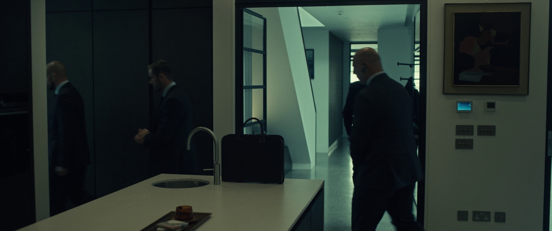 庇护之地 [国英多音轨/简繁英字幕].Shelter.2026.BluRay.1080p.TrueHD5.1.x264-DreamHD 12.69GB-4.png