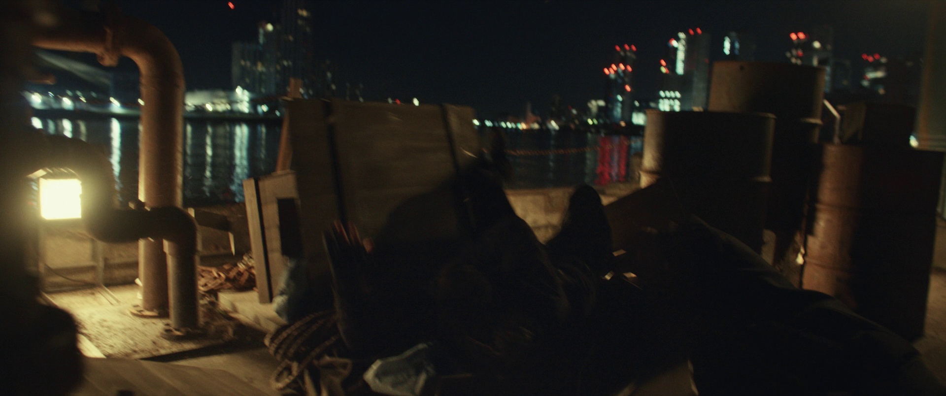 庇护之地 [国英多音轨/简繁英字幕].Shelter.2026.BluRay.1080p.TrueHD5.1.x265.10bit-DreamHD 6.94GB-7.png