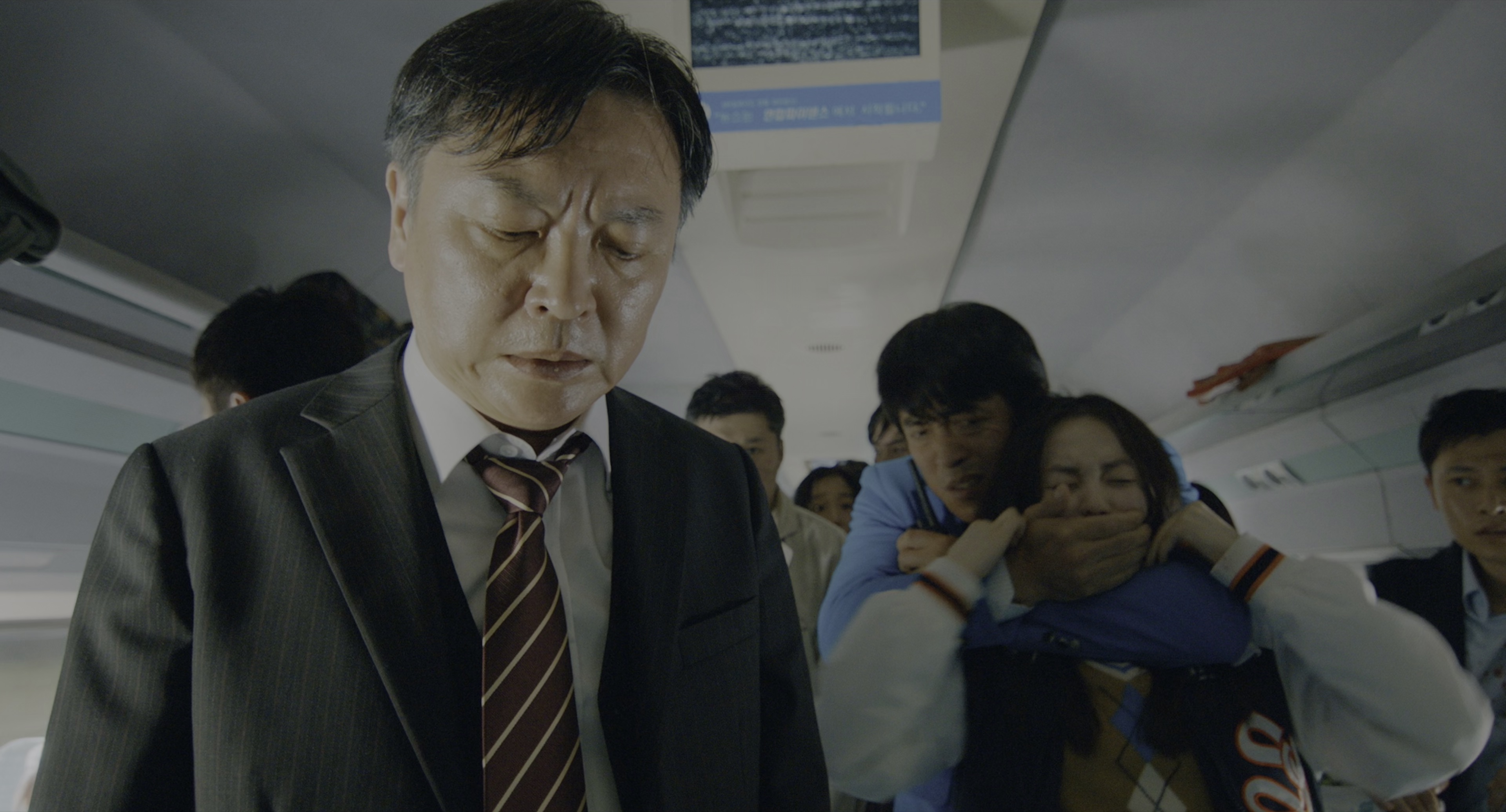 釜山行 [HDR/杜比视界双版本][简繁字幕].Train.to.Busan.2016.2160p.BluRay.DoVi.x265.10bit.Atmos.TrueHD7.1-CTRLHD 30.24GB-5.png