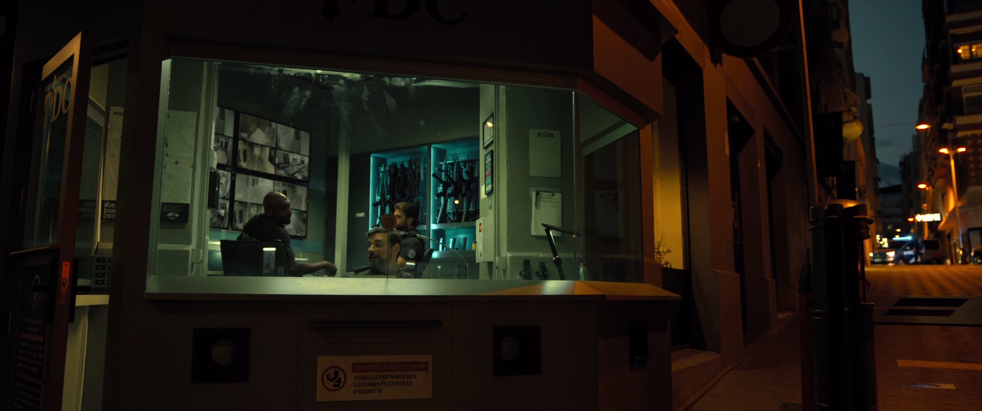 绝密战境 [简繁英字幕].Den.of.Thieves.2.Pantera.2025.BluRay.1080p.TrueHD7.1.x265.10bit-DreamHD 10.21GB-5.png