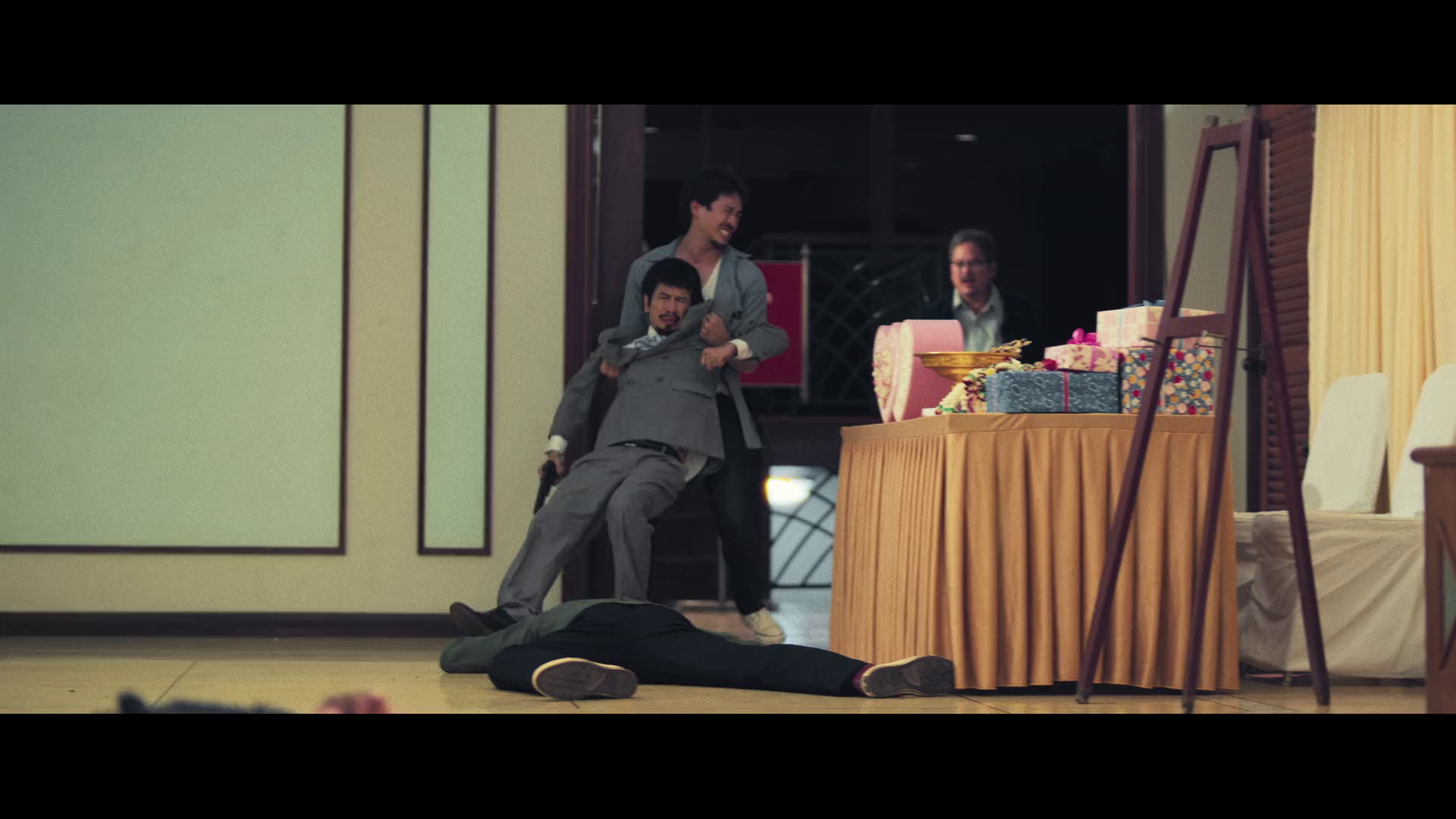 最后一枪 [简繁英字幕].The.Last.Shot.2025.1080p.NF.WEB-DL.DDP.5.1.Atmos.H.264-DreamHD 6.44GB-4.png