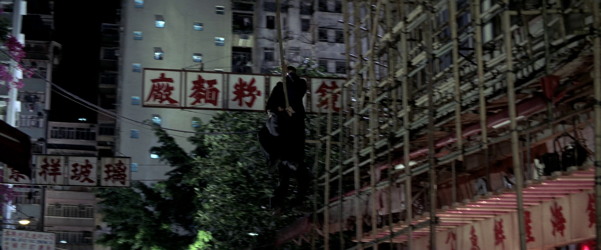 尖峰时刻2 [国英多音轨/简繁英字幕].Rush.Hour.2.2001.BluRay.1080p.DTS-HDMA5.1.x264-DreamHD 10.54GB-2.png