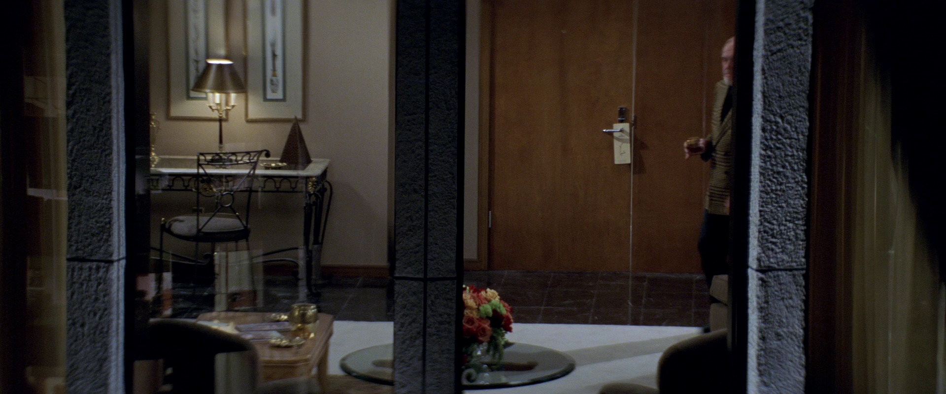 尖峰时刻2 [国英多音轨/简繁英字幕].Rush.Hour.2.2001.BluRay.1080p.DTS-HDMA5.1.x264-DreamHD 10.54GB-4.png