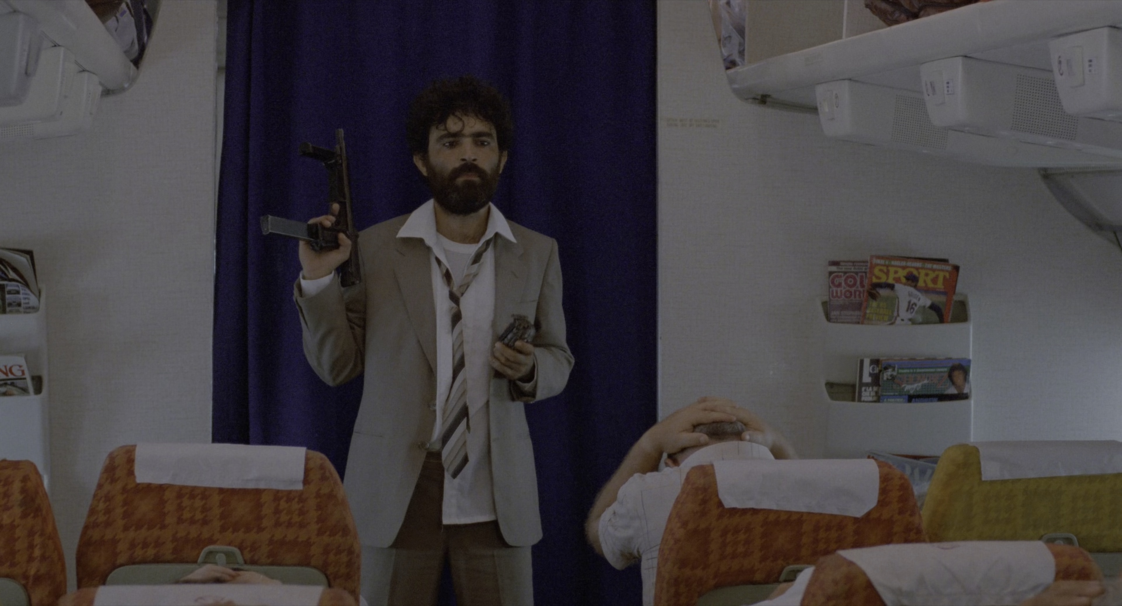 三角洲突击队 [HDR/杜比视界双版本][中文字幕/特效字幕].1986.Bluray.2160p.DTS-HDMA5.1.DoVi.HDR.x265.10bit-DreamHD 34.88GB-2.png