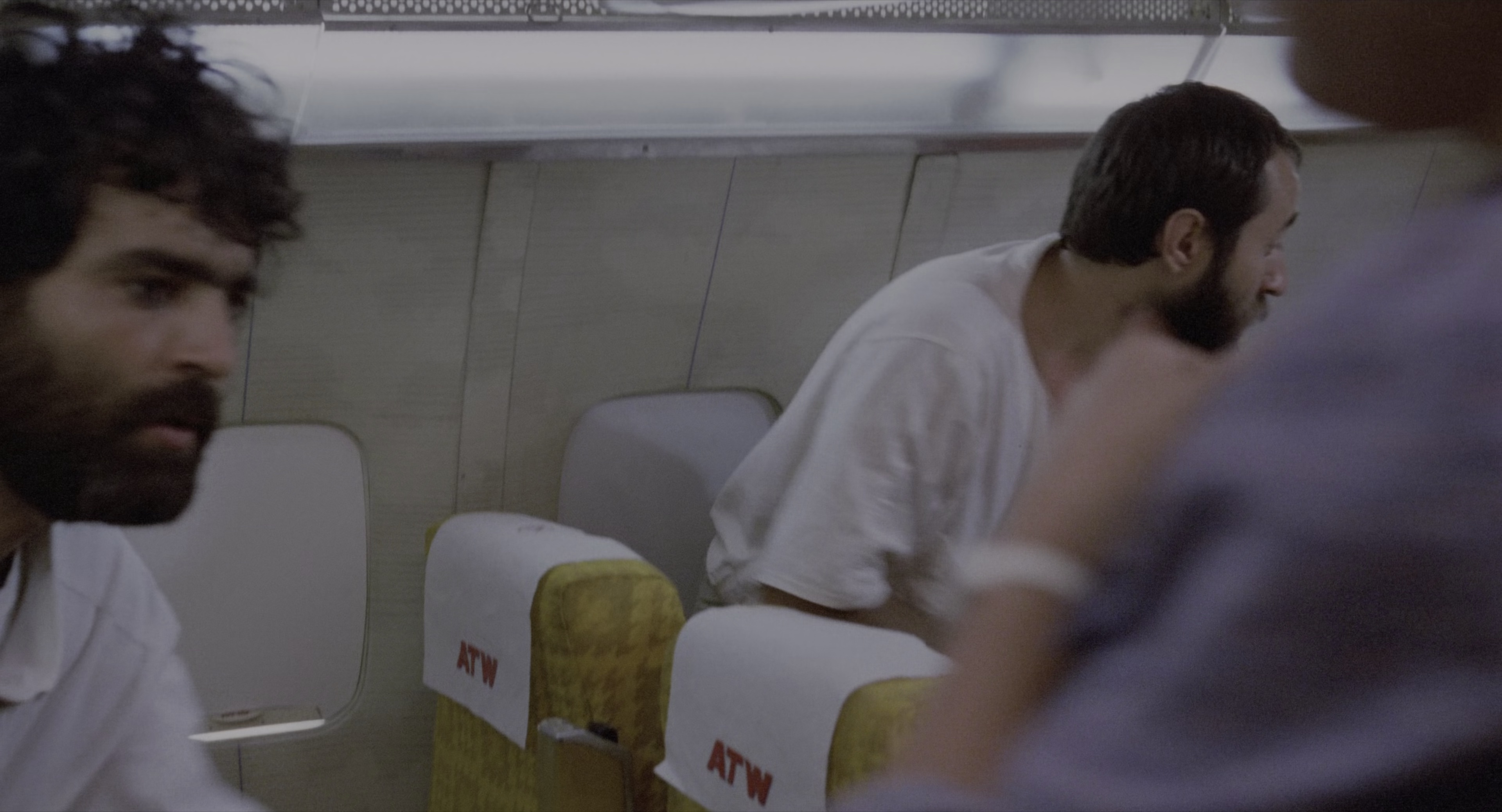 三角洲突击队 [HDR/杜比视界双版本][中文字幕/特效字幕].1986.Bluray.2160p.DTS-HDMA5.1.DoVi.HDR.x265.10bit-DreamHD 34.88GB-3.png