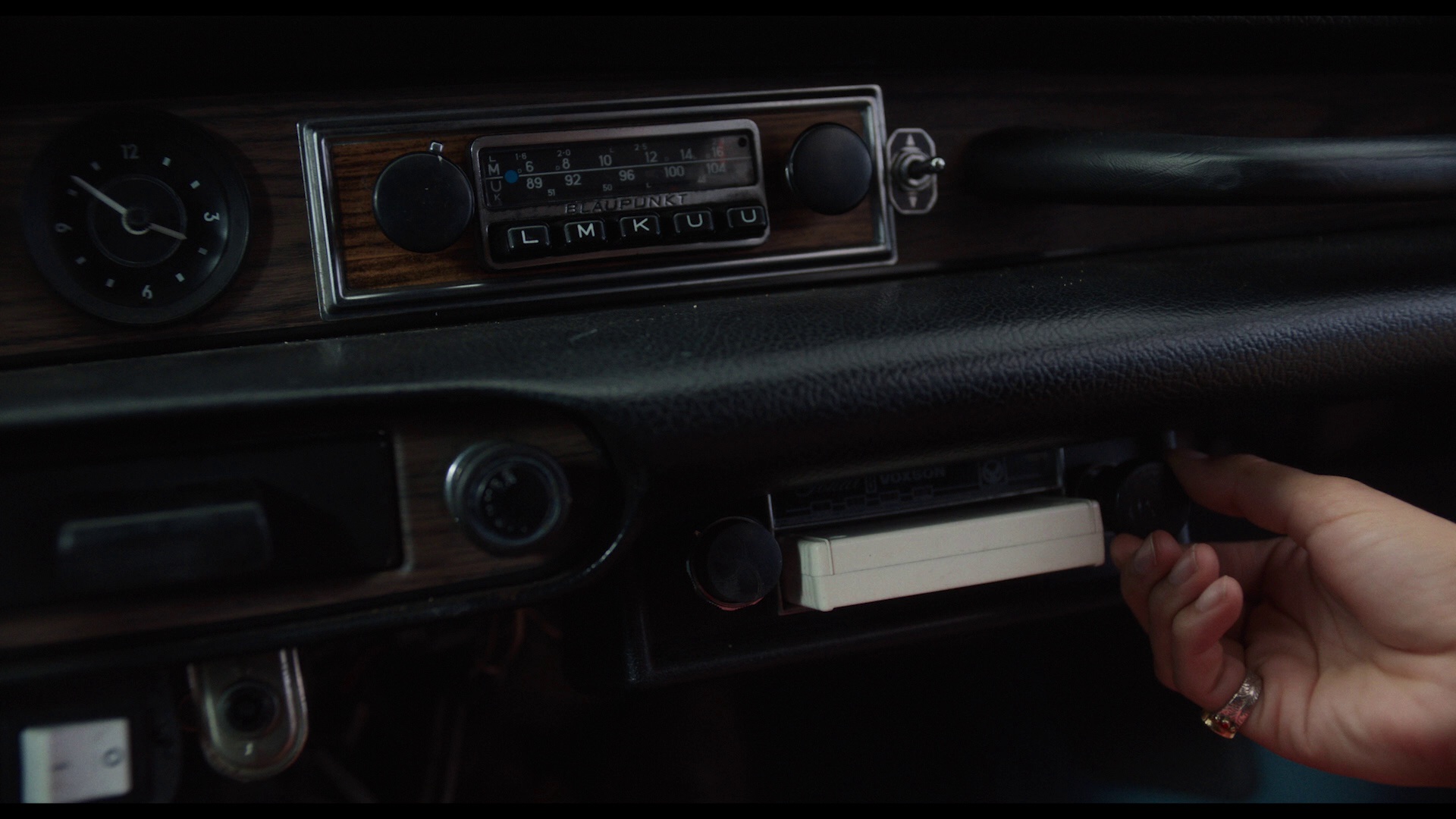 父母姐弟 [中文字幕].Father.Mother.Sister.Brother.2025.1080p.Bluray.Remux.AVC.DTS-HD.MA5.1-DreamHD 27.14GB-7.png