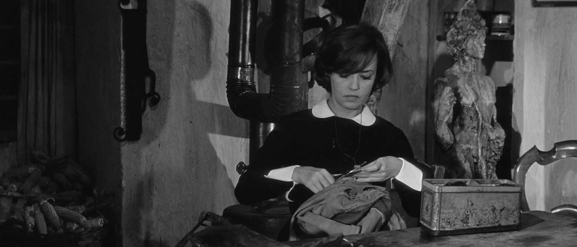 女仆日记 [简繁英字幕].Diary.of.a.Chambermaid.1964.BluRay.1080p.DTS-HD.MA.2.0.x265.10bit-DreamHD 5.41GB-7.png