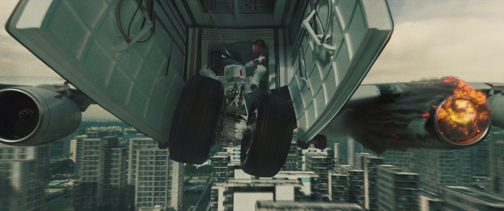 危机航线 [国语音轨/简繁英字幕].High.Forces.2024.Bluray .1080p.TrueHD7.1.x265.10bit-DreamHD 8.31GB-7.png