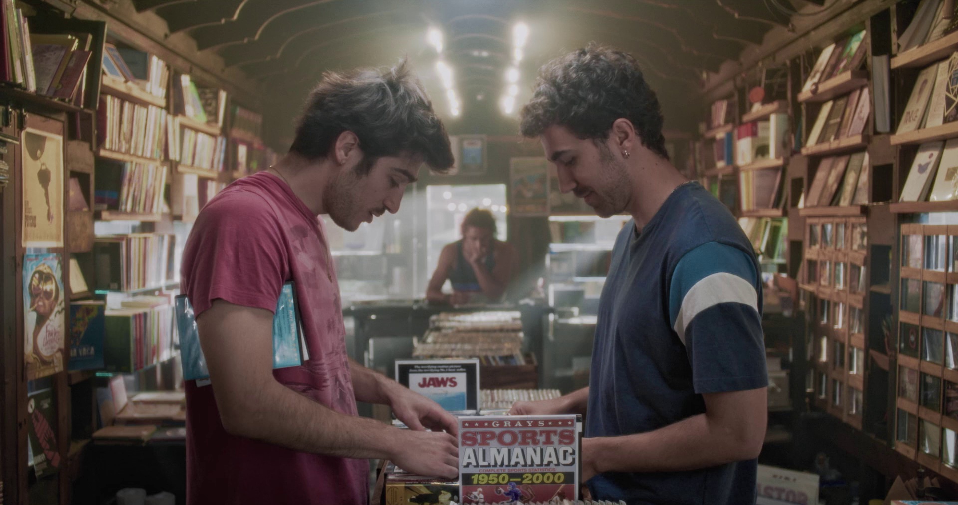 宇航员恋人 [简繁英字幕].Los.amantes.astronautas.2024.Bluray.1080p.DD5.1.x264-DreamHD 7.71GB-2.png