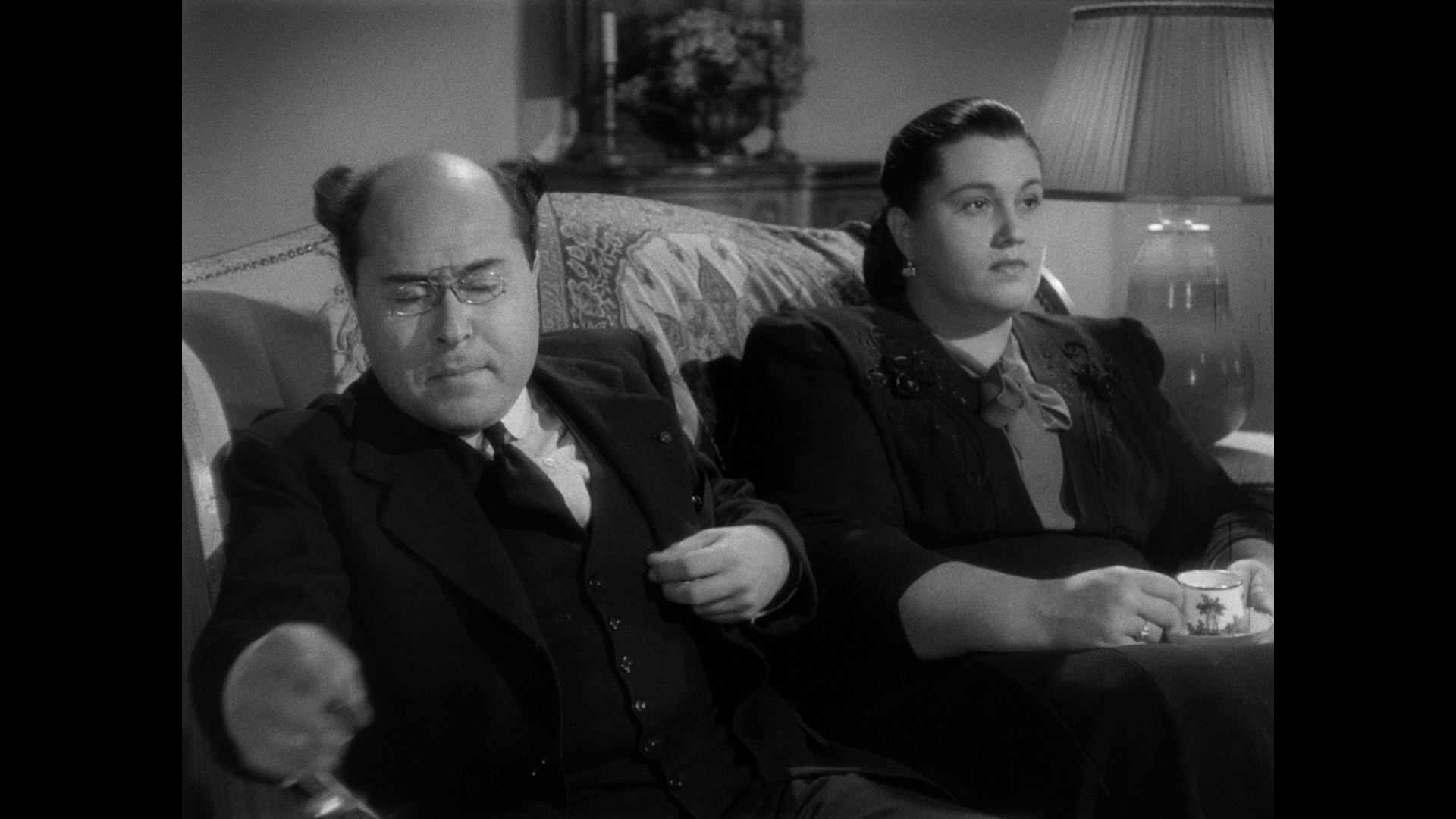 凡尔杜先生 [国英多音轨/简繁英字幕].Monsieur.Verdoux.1947.1080p.BluRay.REMUX.AVC.LPCM.1.0.2Audio-DreamHD 31.36GB-4.png