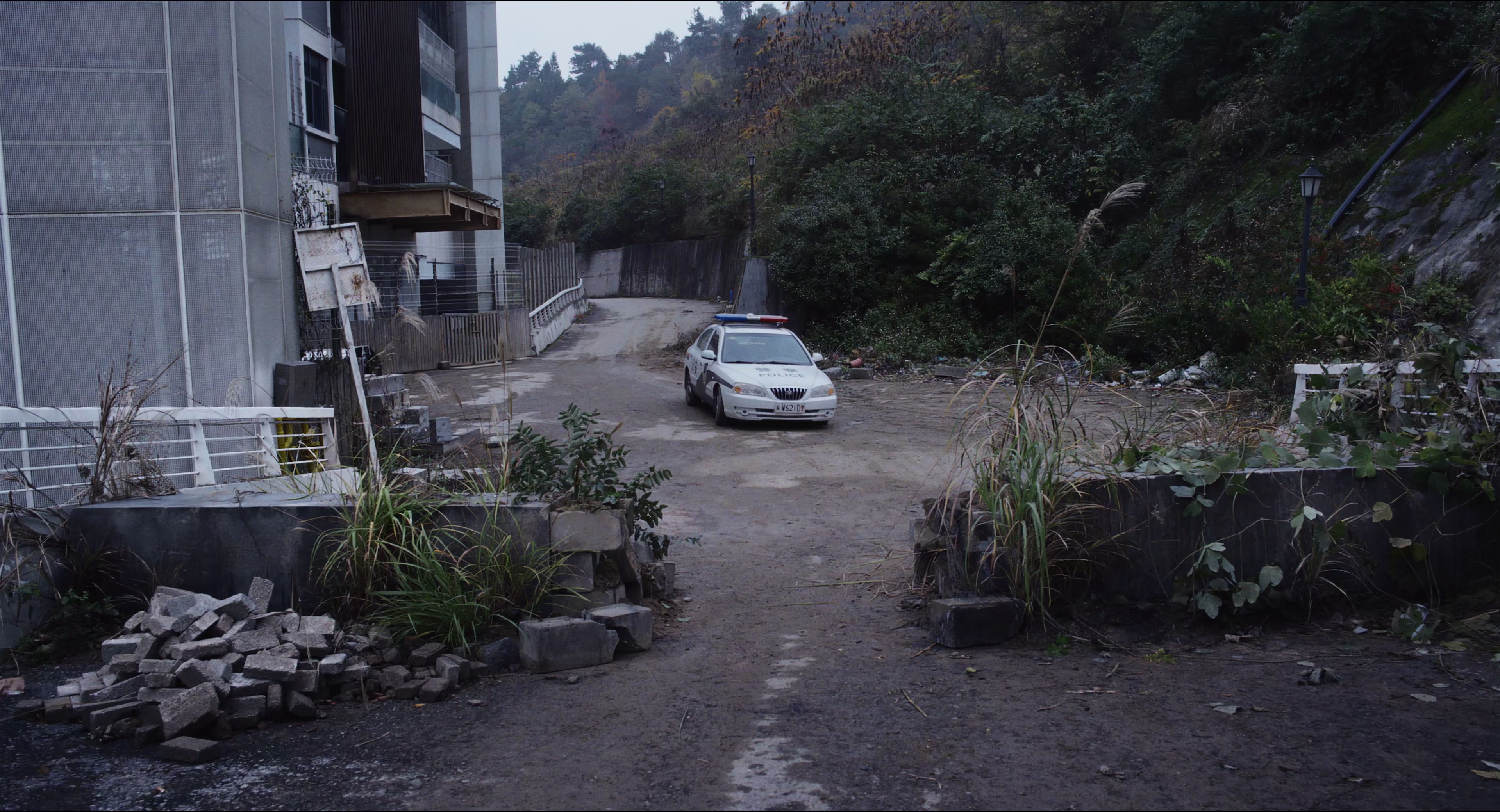 长夜将尽 [高码版][国语配音/中文字幕].Wild.Nights.Tamed.Beasts.2025.2160p.WEB-DL.H265.HQ.DTS5.1.3Audios-PandaQT 14.18GB-3.png