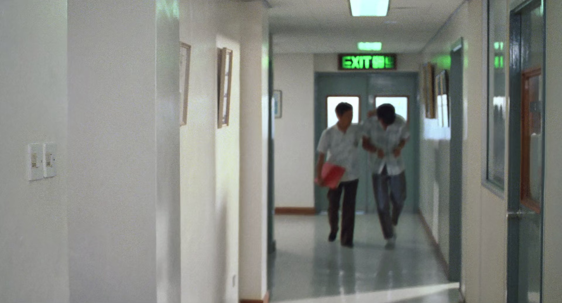 皇家师姐 [国粤多音轨/中文字幕].Yes,Madam!.1985.1080p.BluRay.x265.10bit.DD5.1-ParkHD 6.70GB-5.png