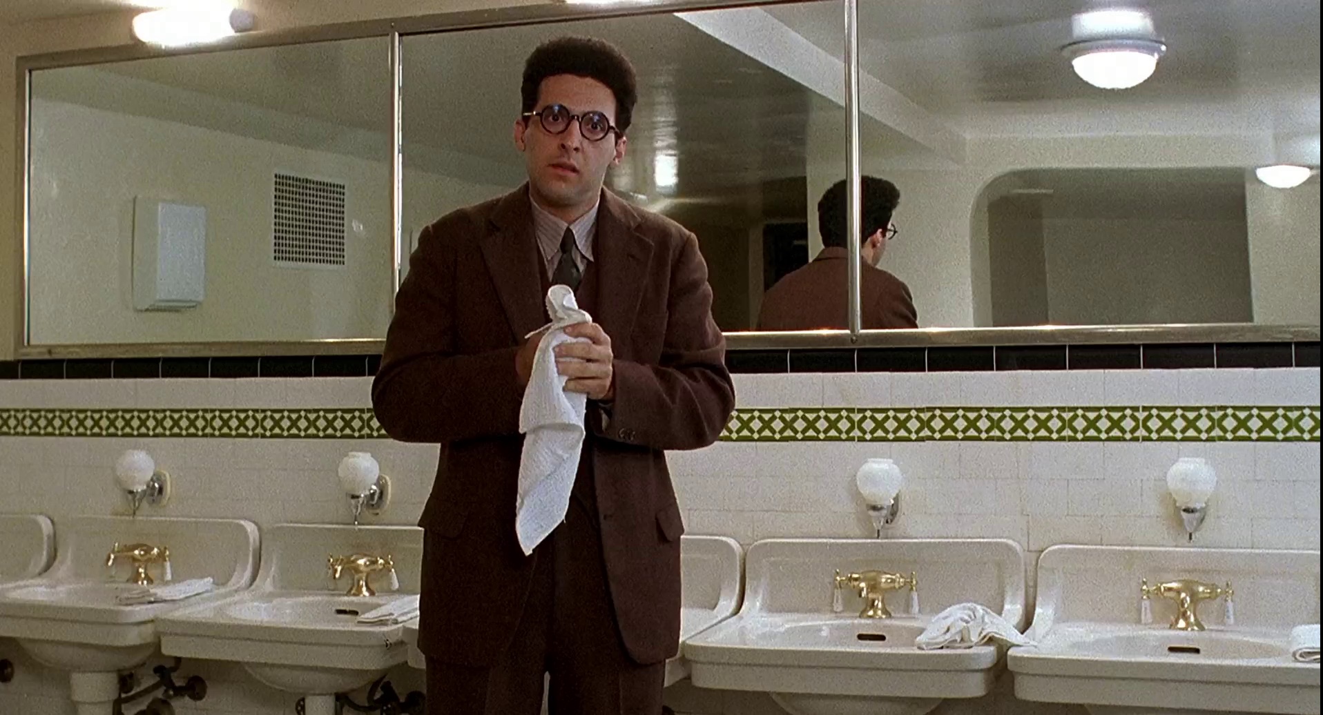 巴顿·芬克 [简繁英字幕].Barton.Fink.1991.1080p.iTunes.WEB-DL.AAC2.0.H264-PandaQT 8.30GB-3.png
