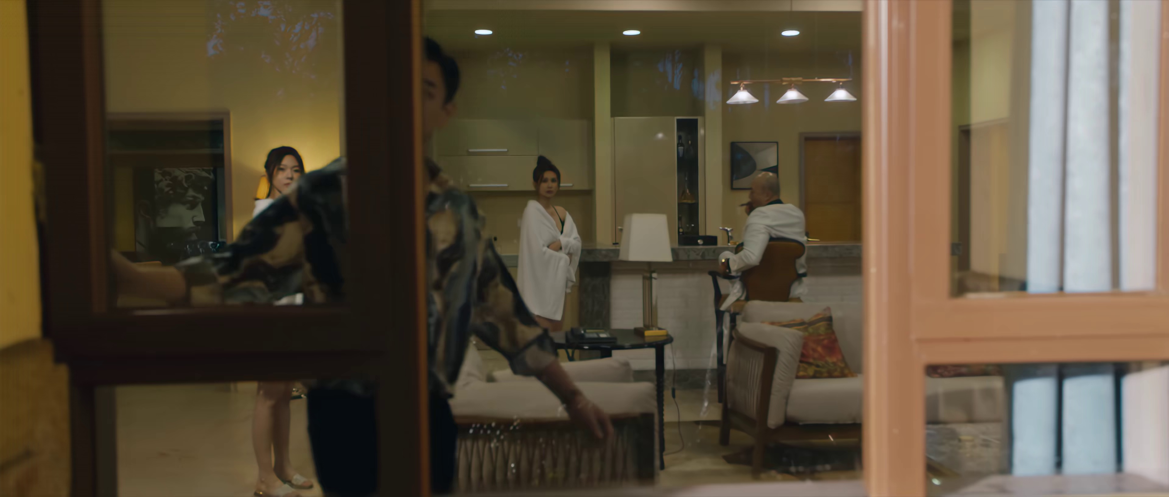 老板娘3 [国粤语配音/中文字幕].Queen.Of.Triads.3.2023.2160p.WEB-DL.H265.AAC-QuickIO 0.86GB-5.png