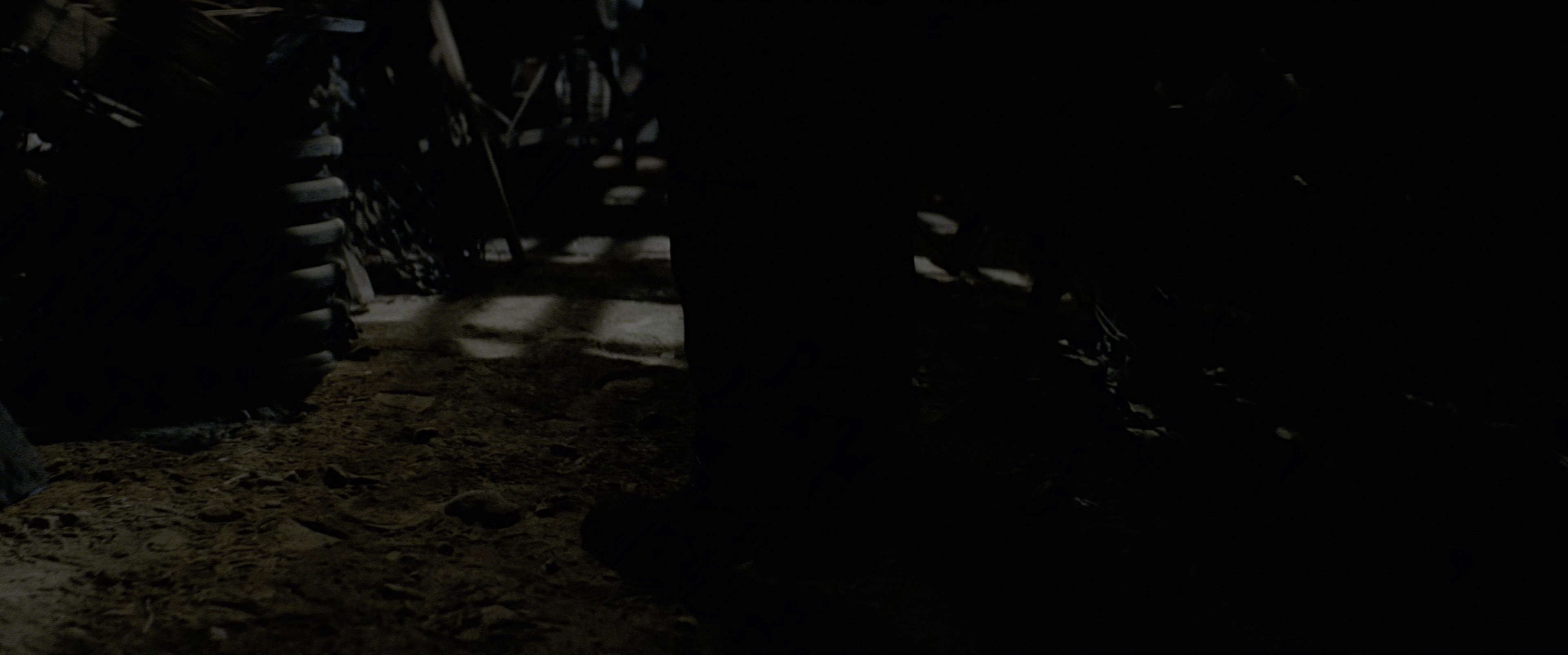 黑色星期五 [HDR/杜比视界双版本][中文字幕/特效字幕].2009.The.Theatrical.Cut.Bluray.2160p.DTS-HDMA5.1.DoVi.HDR.x265.10bit-DreamHD 19.30GB-7.png