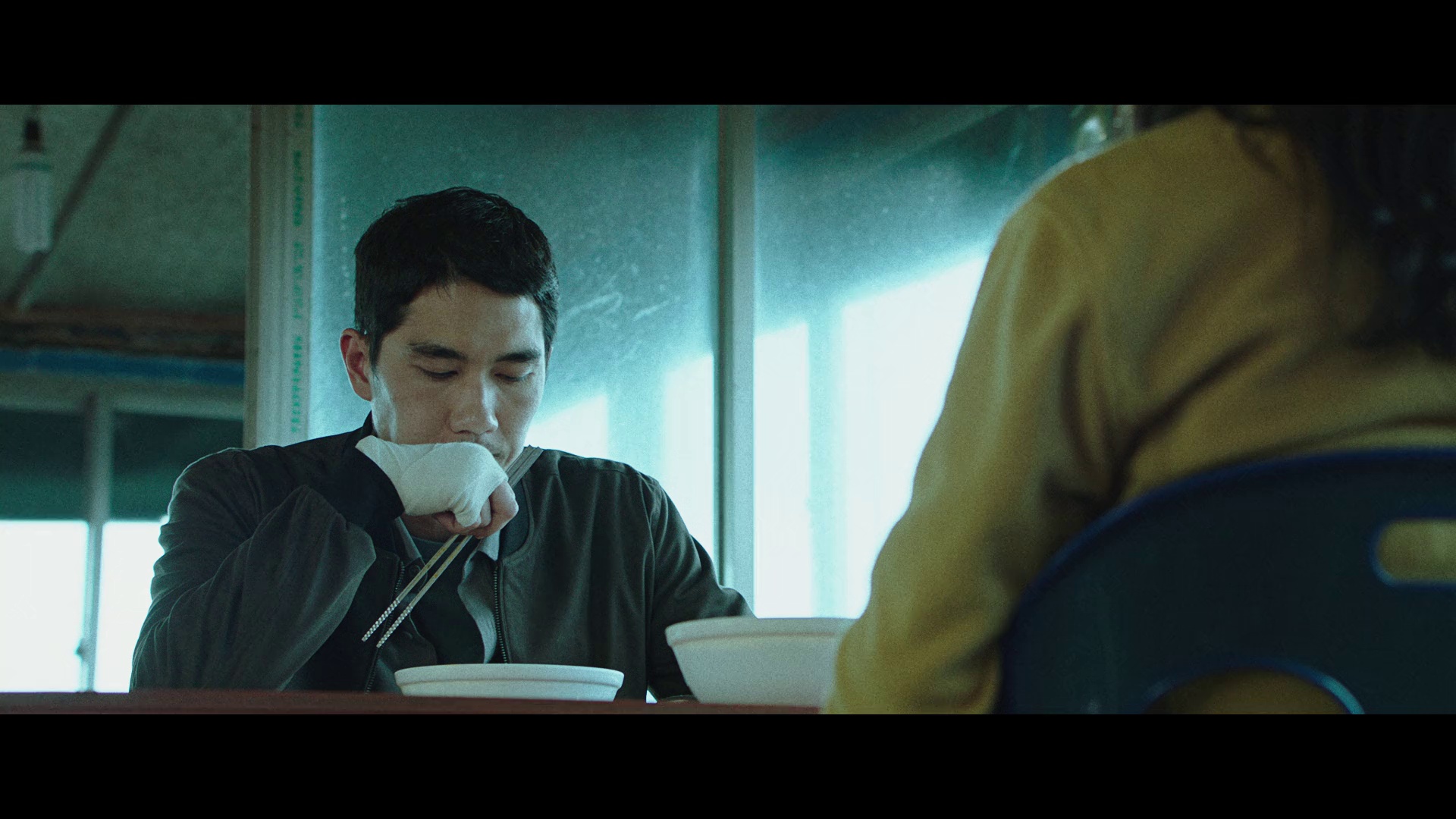 乐园之夜 [简繁英字幕].Night.in.Paradise.2020.1080p.NF.WEB-DL.DDP5.1.H264-PandaQT 8.18GB-5.png