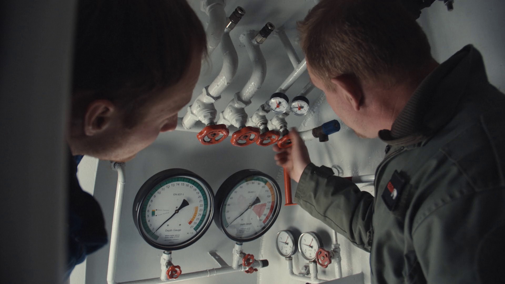 深潜 [简繁英字幕].Into.the.Deep.The.Submarine.Murder.Case.2020.1080p.NF.WEB-DL.DDP5.1.Atmos.H264-PandaQT 3.45GB-3.png