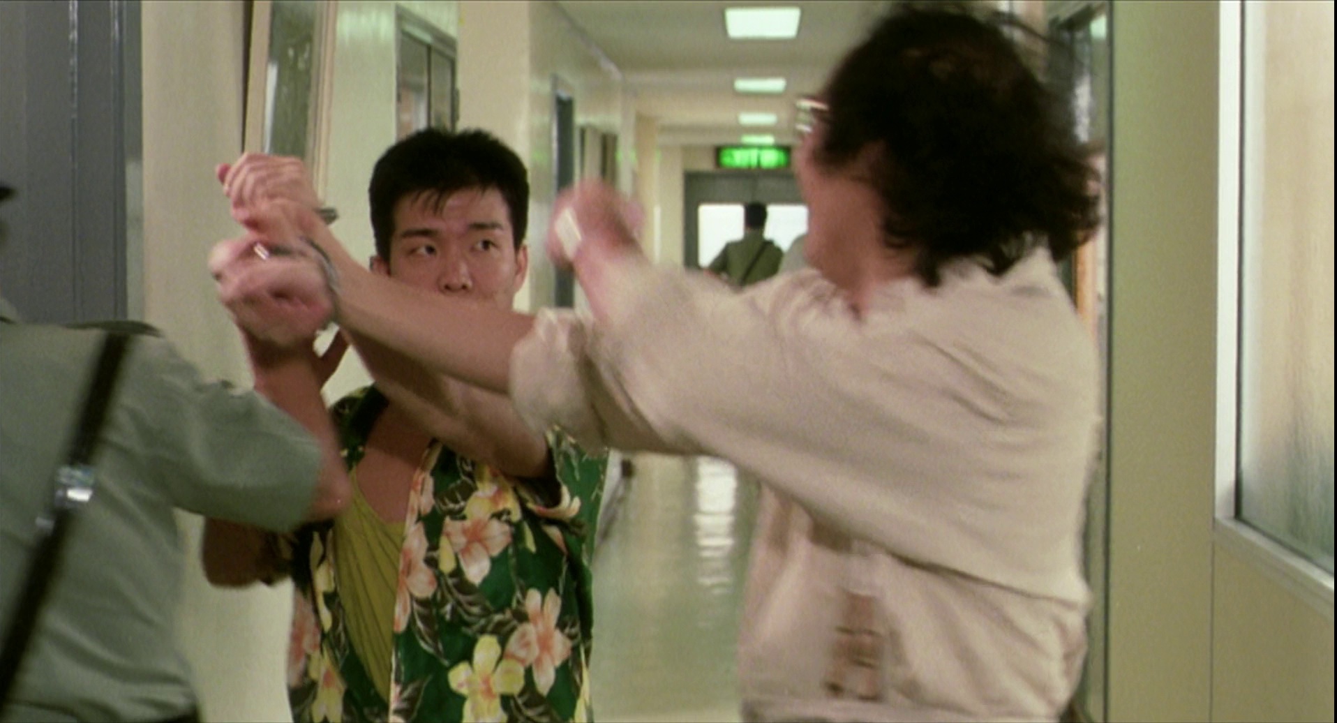 皇家师姐 [国语音轨/中英字幕].Yes,.Madam.1985.Bluray.1080p.DD5.1.x264-DreamHD 7.67GB-5.png