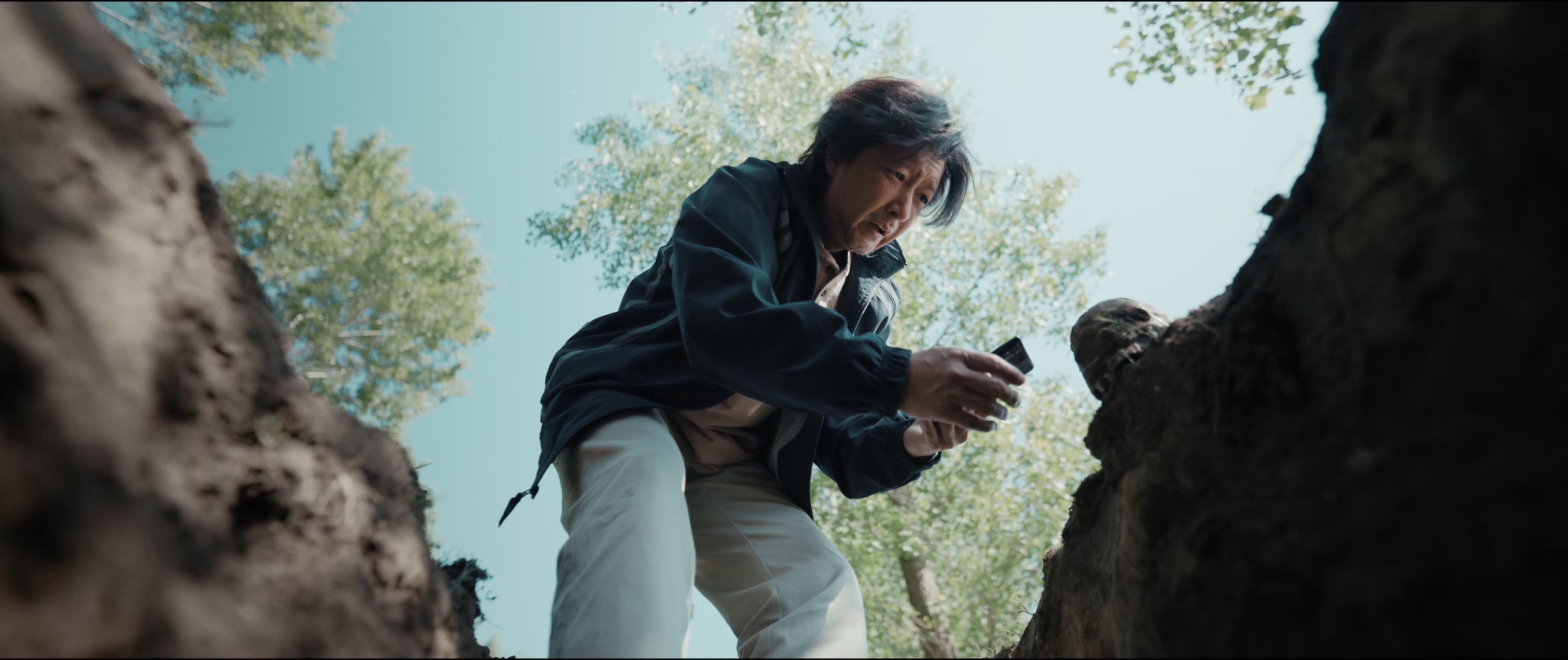 森中有林 [高码版][国语配音/中文字幕].All.The.Good.Eyes.2026.2160p.WEB-DL.H.265.HQ.DTS5.1.3Audios-PandaQT 12.55GB-6.png