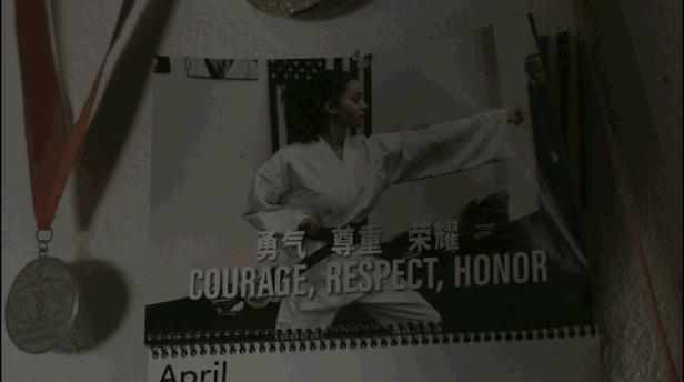 一战再战/鏖战不息/葡萄园/无尽之战/一场又一场的战斗/The Battle of Baktan Cross‎【DIY上译公映国配/ 官译简繁粤字幕/国配特效/双语特效/BDJ菜单修改】.One.Battle.After.Another.2025.2160p.USA.UHD.Blu-ray.DV.HDR.HEVC.TrueHD.7.1-TGG 69.49GB-24.gif